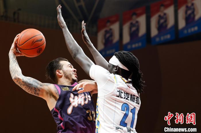 浓眉哥连续七场比赛得分超过爆冷，巴黎圣日耳曼不断突破！赛场气氛高涨(佬牛足彩最新推荐)-hth体育